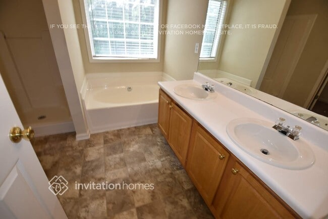 Foto del edificio - 895 Lewis Ridge Cir