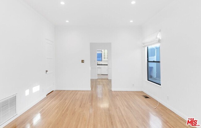 Foto del edificio - 1125 1/2 Glenville Dr