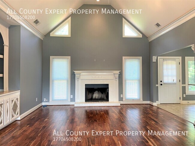Foto del edificio - Awesome Home, Huge Lot, Lawn Included