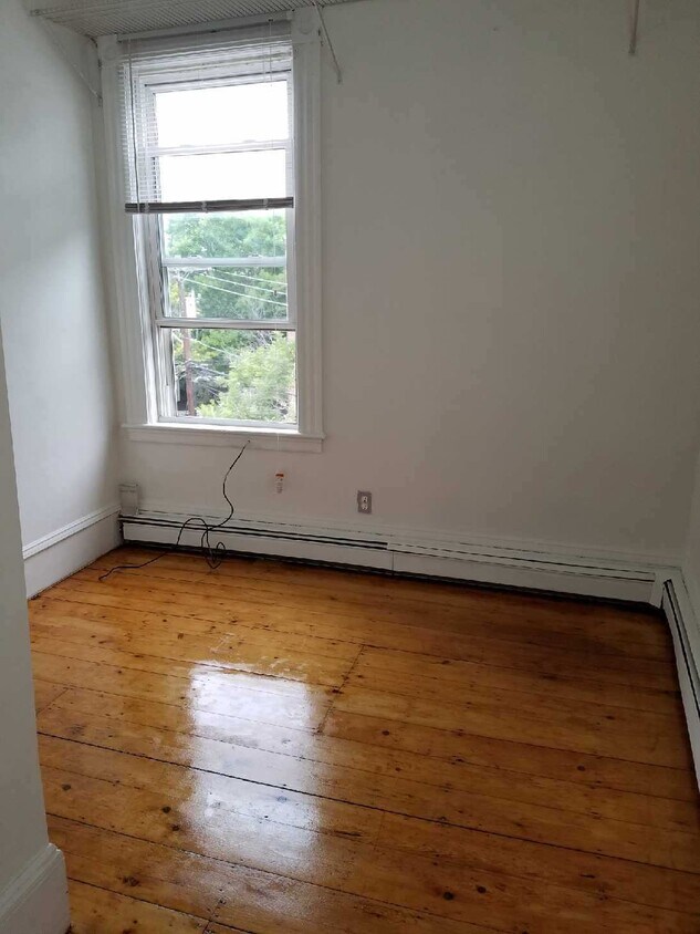 Primary Photo - 254 Windsor St