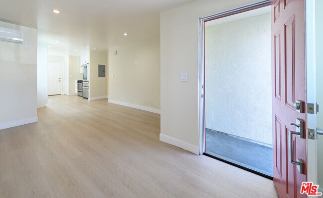 Foto del edificio - 2718 W 70th St