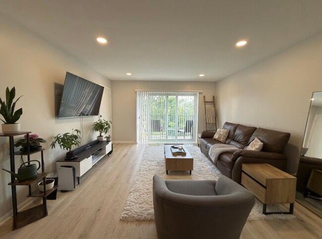 Building Photo - 9416 Bay Colony Dr