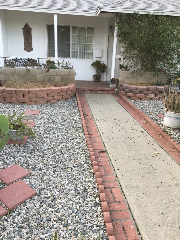 Front Yard - 7913 Louise Ave