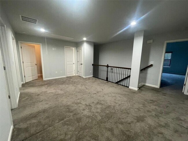 Building Photo - 1305 BRIDGE PEAK Ln