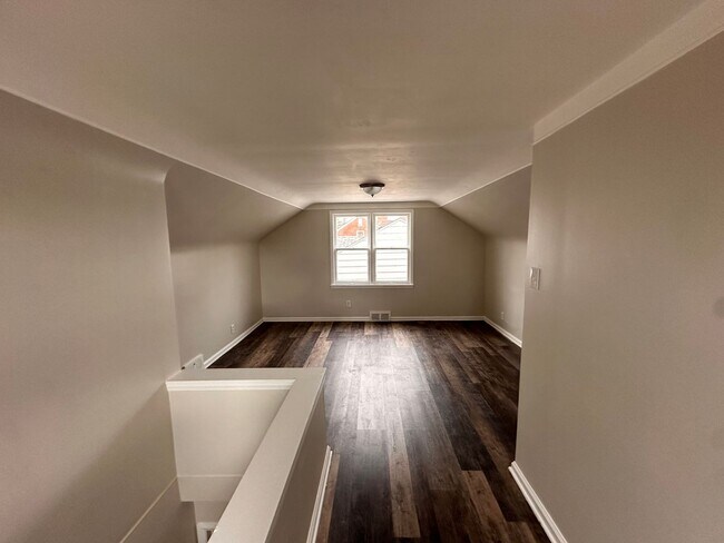 Foto del edificio - Recently renovated 3 bedroom 1 bathroom property on the Eastside!