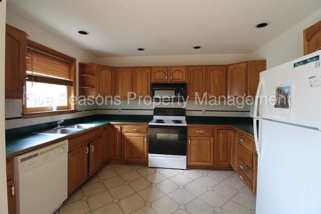 Building Photo - 62 Orchard Ter