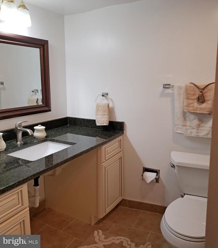 Foto principal - 8350 Greensboro Dr