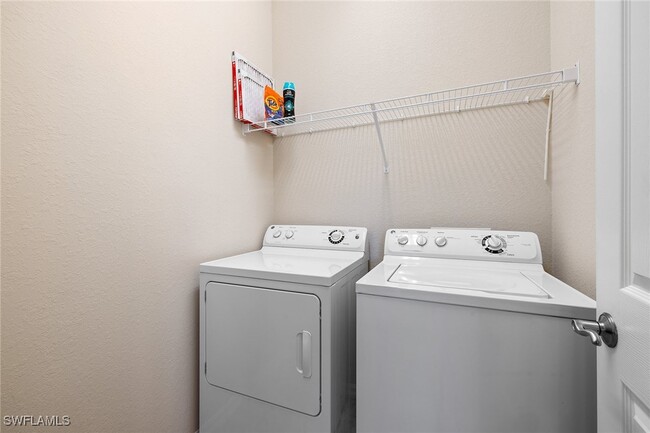 Foto del edificio - 9050 Capistrano St N