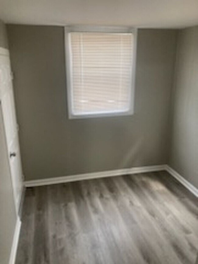 Building Photo - Totally updated 3 Bdrm 2 full Bath Home