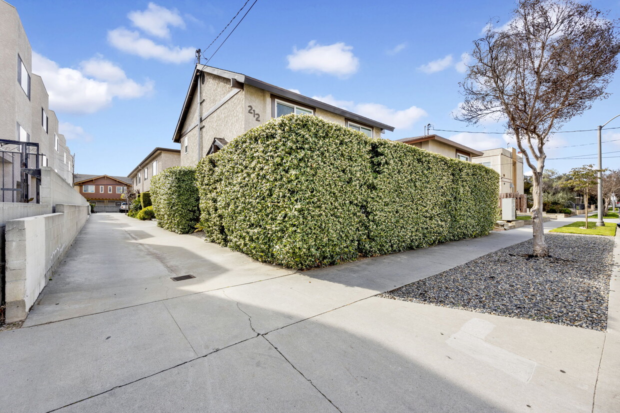 Primary Photo - 212 W Grand Ave