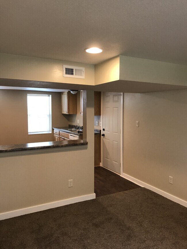 Fotografía del edificio - 621 Bluemont Ave