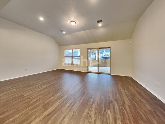 Foto del edificio - 6005 Stirrup Iron Dr