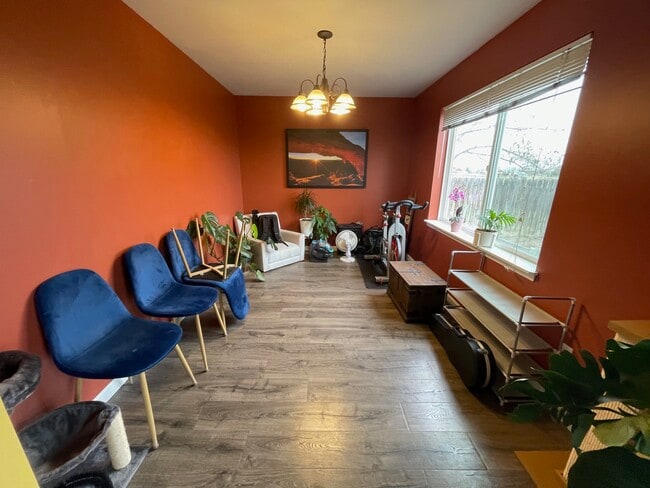 Building Photo - 401 N River Rock Dr