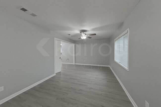 Building Photo - 230 E Colonial Dr