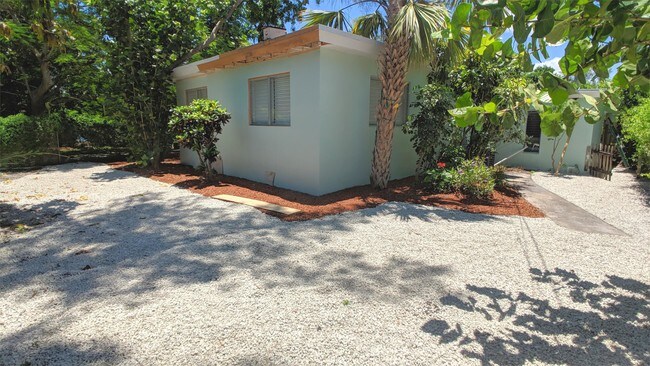 Building Photo - 3814 Periwinkle Ln