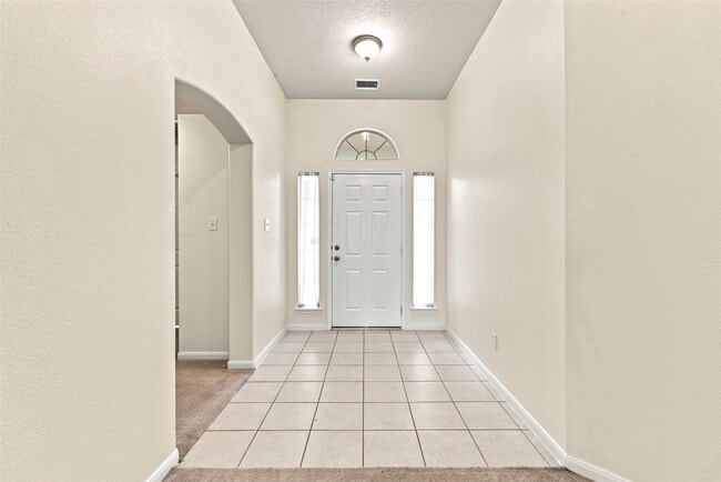 Building Photo - 2002 Roaring Springs Dr
