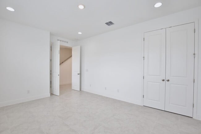 Building Photo - BRAND NEW - Stunning 4/4.5 Spacious Home w...