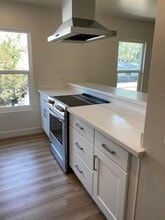 Building Photo - 2048 Swazey St