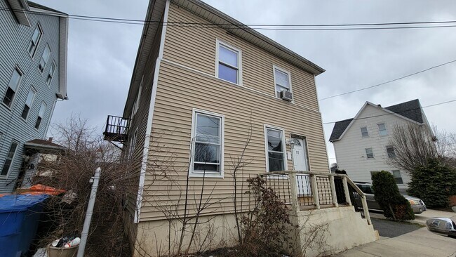 Building Photo - 17 N Spring St