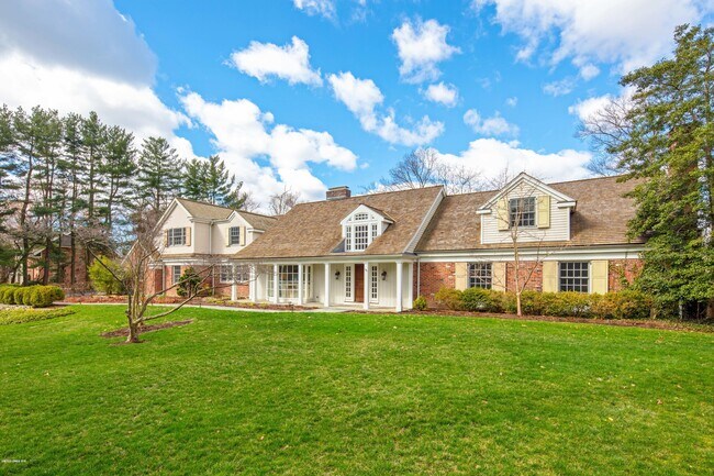 Building Photo - 2 Lakewood Cir S
