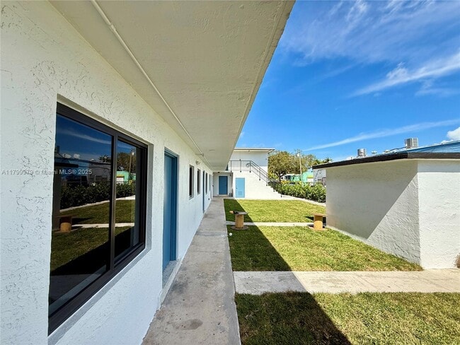 Foto del edificio - 180 NE 57th St