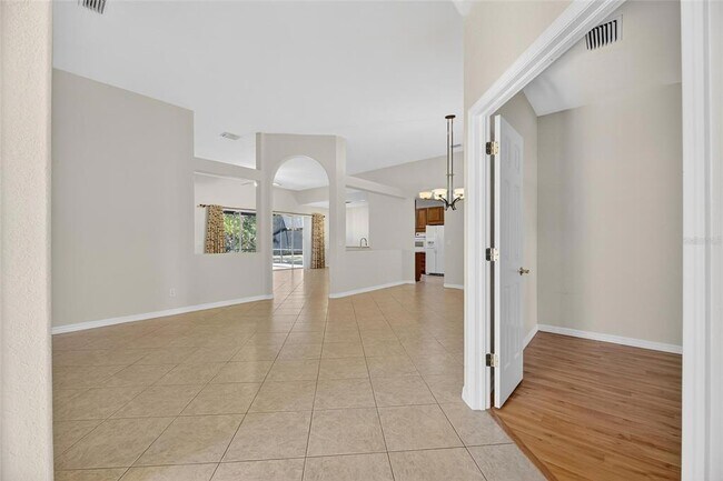 Foto del edificio - 9115 Pinebreeze Dr