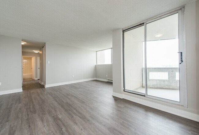 Photo du bâtiment - 220 Steeles Avenue West