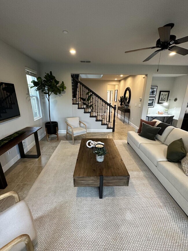Building Photo - Gorgeous like new 4 bedroom 3 bath home located in Promontory