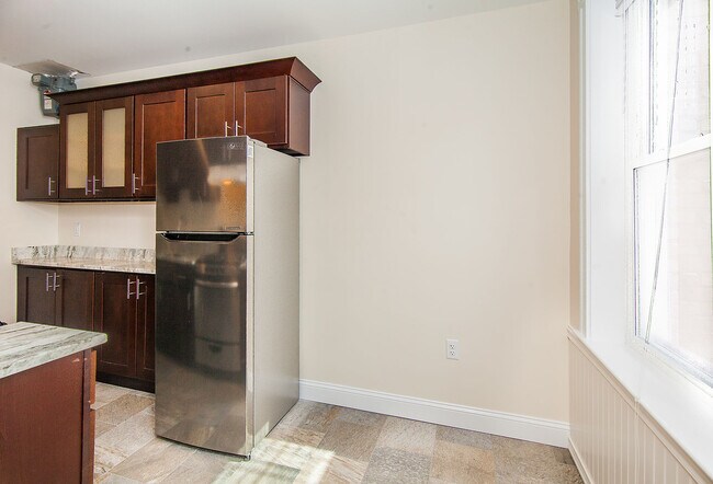 Building Photo - 33 Walbridge St
