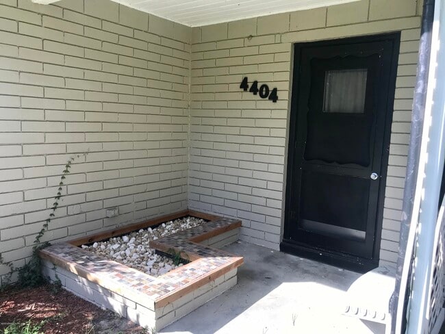 Building Photo - 4404 Water Oak Ln