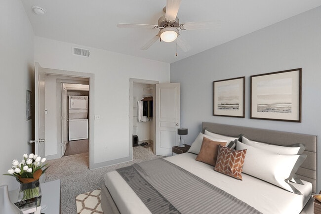 Building Photo - Broadstone Colonnade