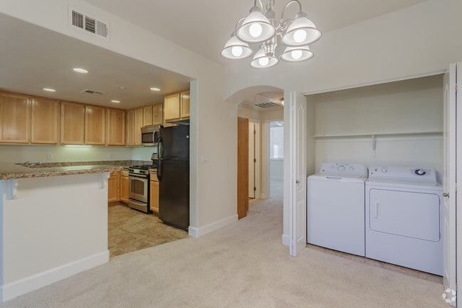 1BR, 1BA - 812 SF Jocasta - THE PHOENICIAN