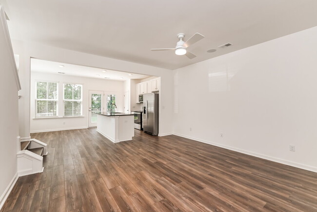 Building Photo - 723 Trotters Ln
