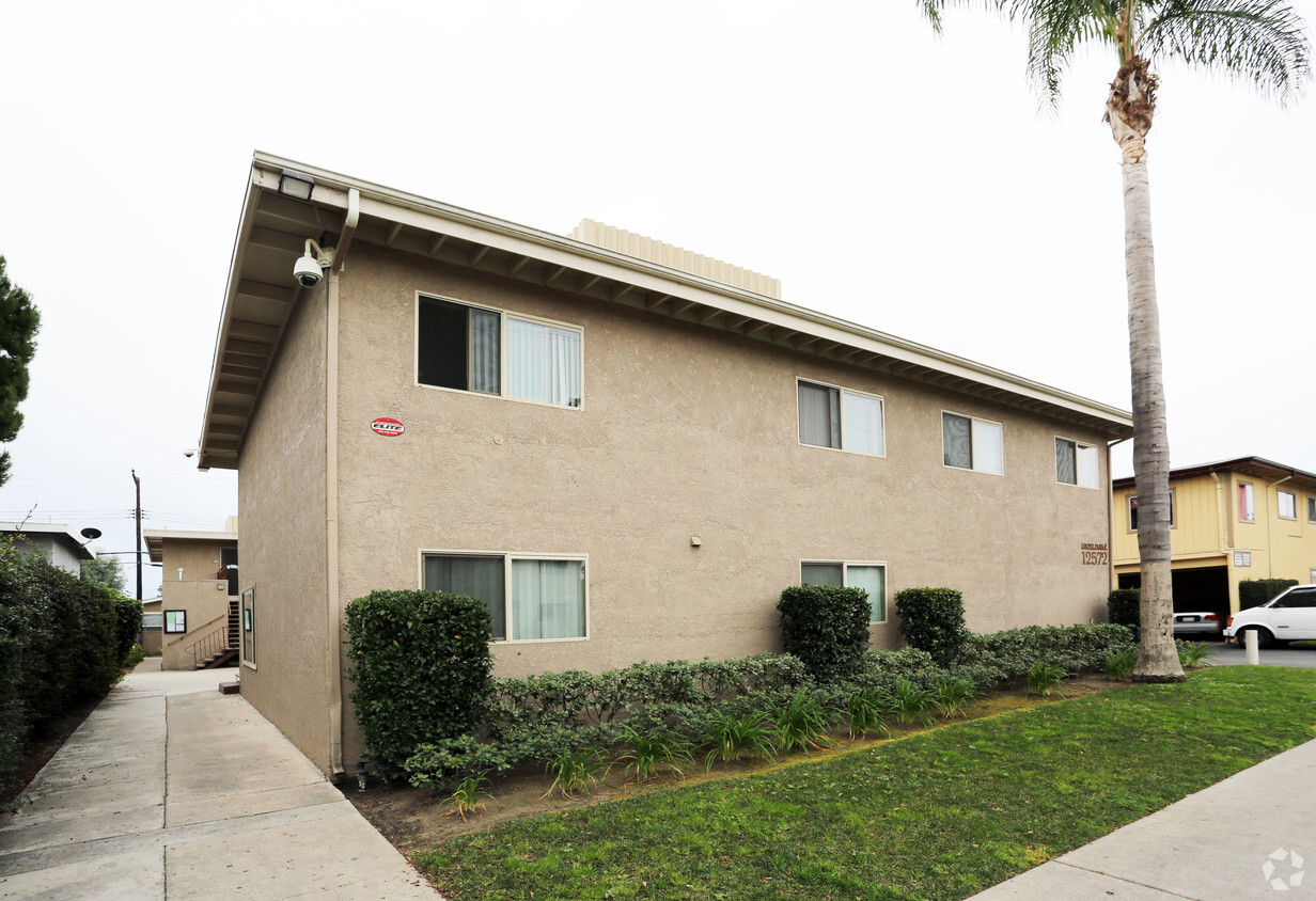 Primary Photo - Grove Park Apartments