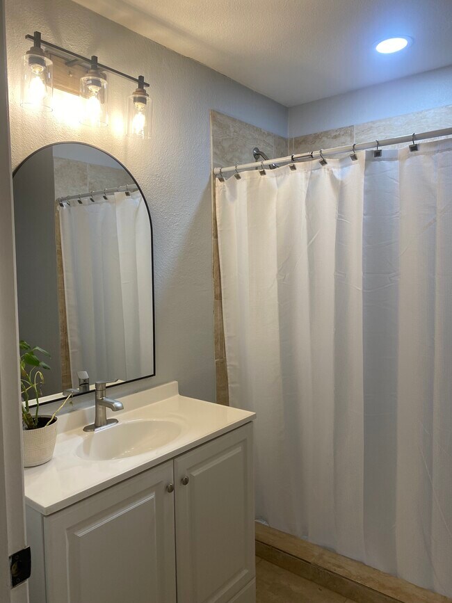 Foto del edificio - 1507 Geraldine Ln