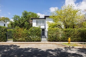 Building Photo - 953 SW 11th St