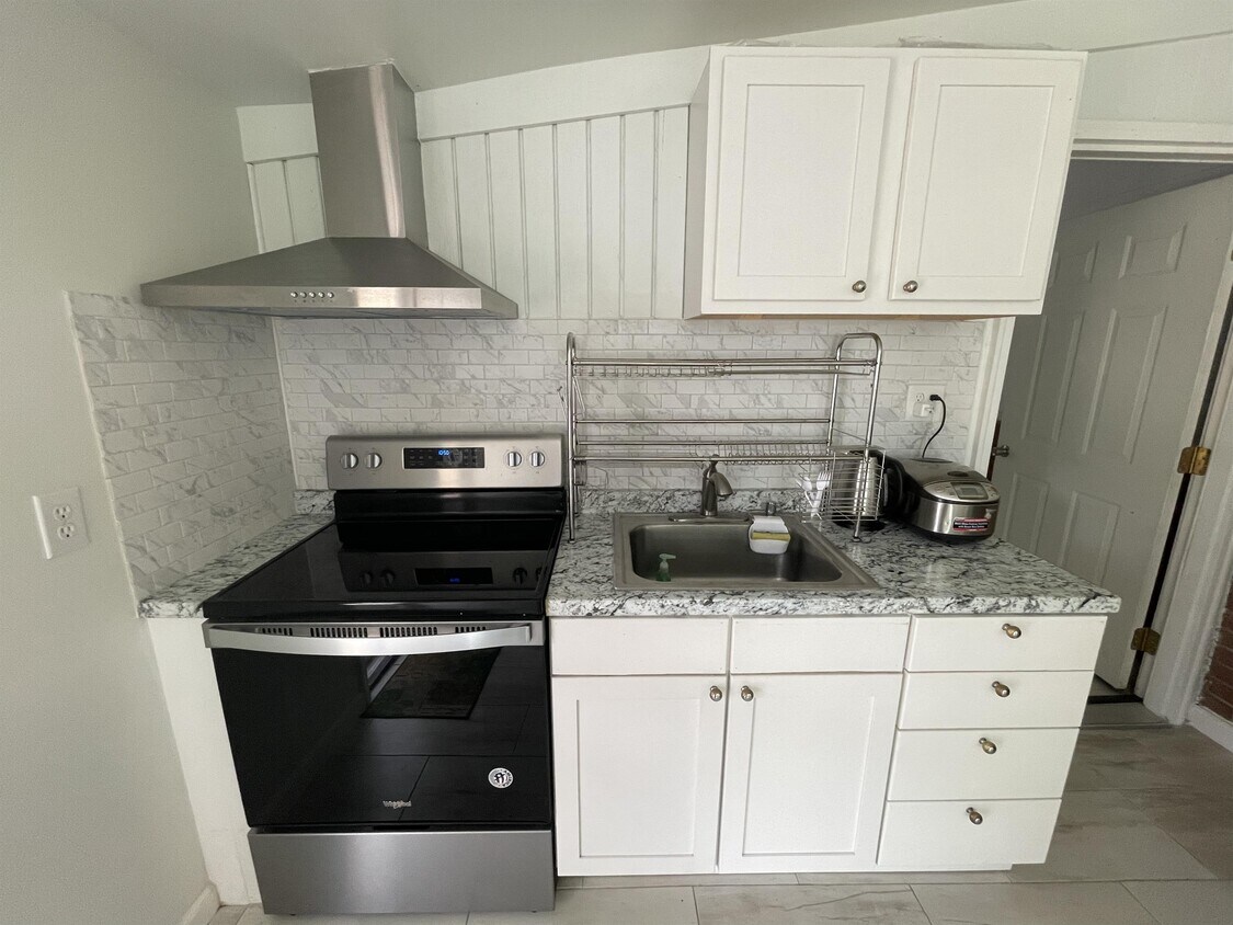 Foto principal - 6300 Trent St