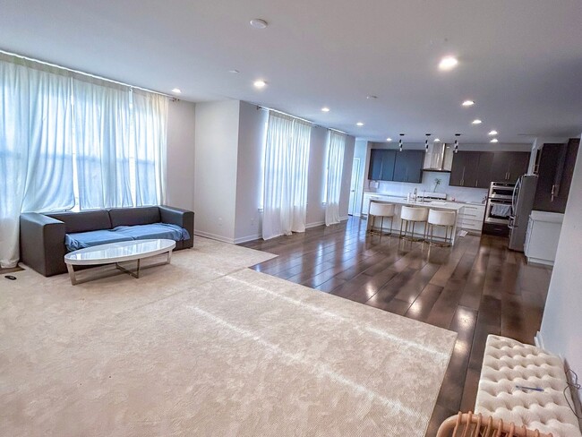 Building Photo - Beautiful 5 Bedroom, 3 Bath Toll Brothers ...