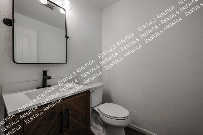 Building Photo - 3834 E Tanglewood Dr
