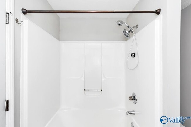 Building Photo - 126 Herrick Dr SW