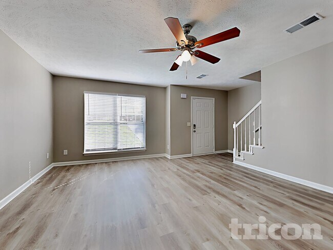 Foto del edificio - 700 Holland Ridge Dr