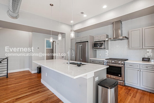 Foto del edificio - 3324 S Washington St