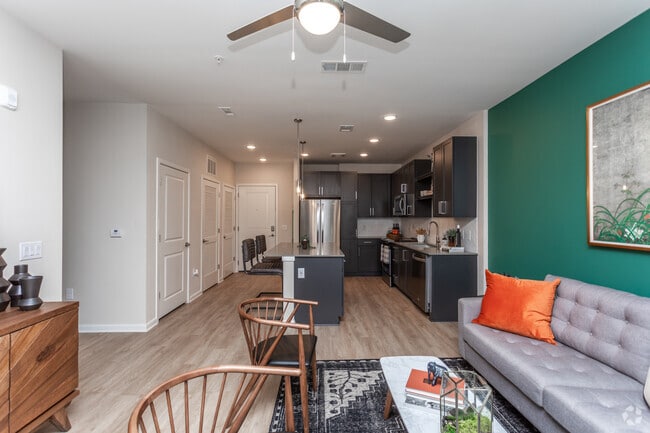 1HAB, 1BA -769 ft² - Live 8 West