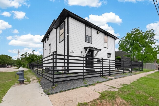 Building Photo - 2120 Fulton St