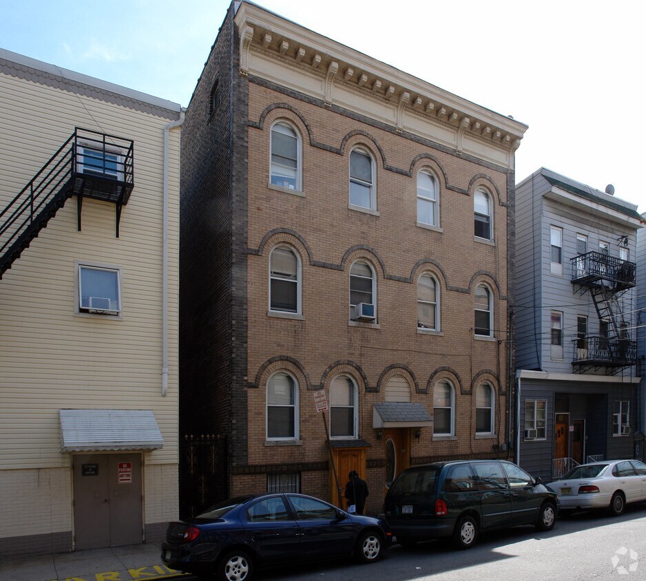 Foto del edificio - 379 E Kinney St