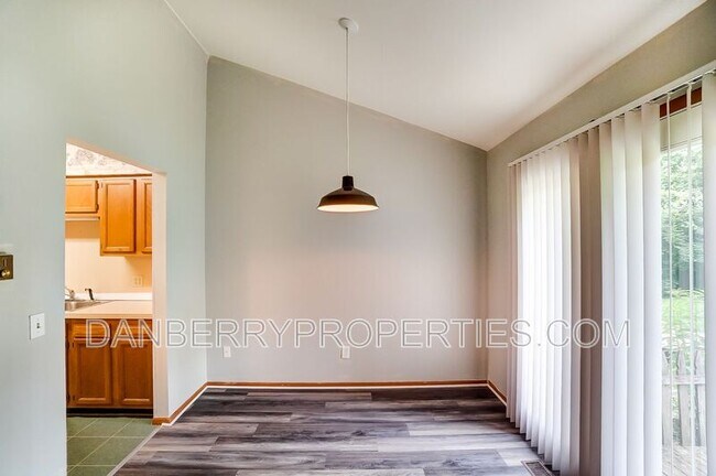 Foto del edificio - 3162 Kylemore Rd