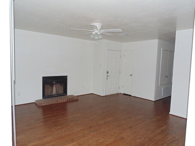 Building Photo - 2606PK