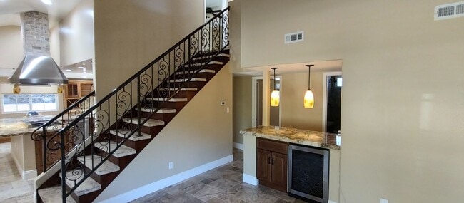 Building Photo - Upgraded Two Story Home - Bay Ho - View Lot - Central AC