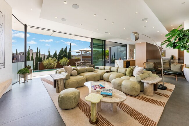 Foto del edificio - 1807 Blue Heights Dr