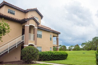 Building Photo - Second Floor Apartment with Balcony View! ...